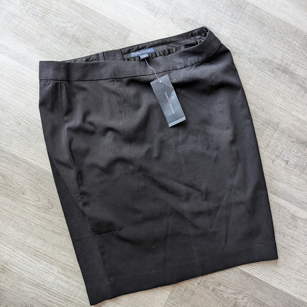 New with Tag Tommy Hilfiger Black Business  Casual Pencil Skirt Size 6